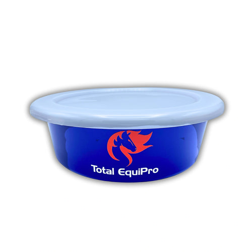 TOTAL EquiPro Futterschüssel 6 L mit Deckel – schwarze Schale für Pferdefutter, stapelbar & hygienisch