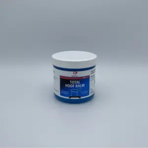 TOTAL Hoof Balm – blauer Hufbalsam für trockene, rissige Pferdehufe. Pflegt Hufhorn & Kronrand bei Austrocknung durch Sand, Einstreu & harte Böden.