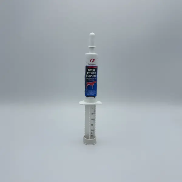 TOTAL Power Booster Paste für Pferde – 30 ml Powerkick mit B-Vitaminen, Aminosäuren und Elektrolyten zur schnellen Unterstützung vor oder nach Belastung.