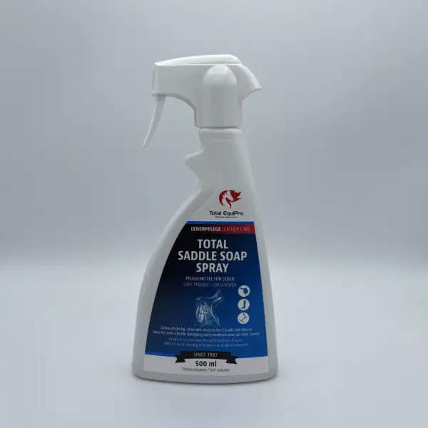 TOTAL Saddle Soap Spray – 500 ml praktische Sprühseife zur schonenden Reinigung von Sattel, Trense und Lederzubehör. Entfernt Schmutz & Schweiß, wirkt rückfettend & pflegend.